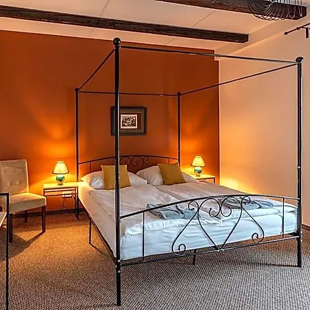 Tarnoca Kuria B&B Soponya