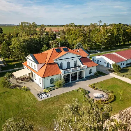 Bed & Breakfast Tarnoca Kuria 3*