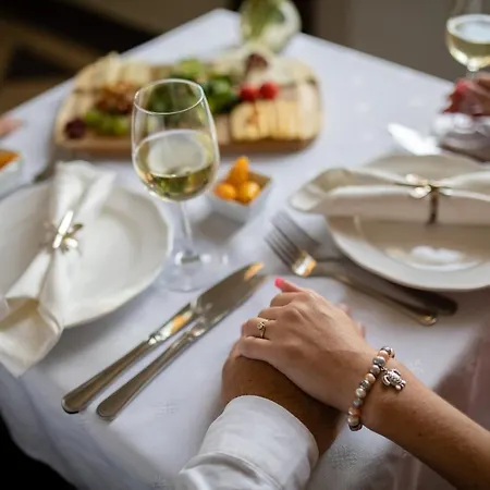 Tarnoca Kuria Bed & Breakfast Soponya