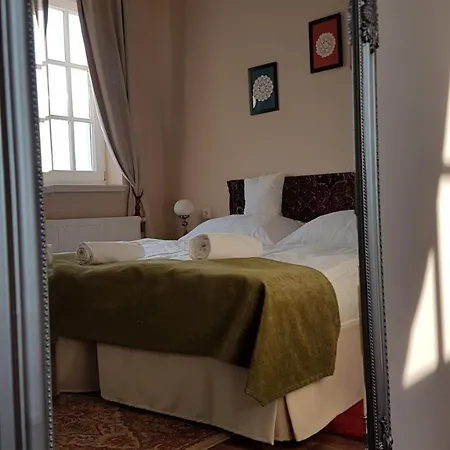 Tarnoca Kuria Couette-café